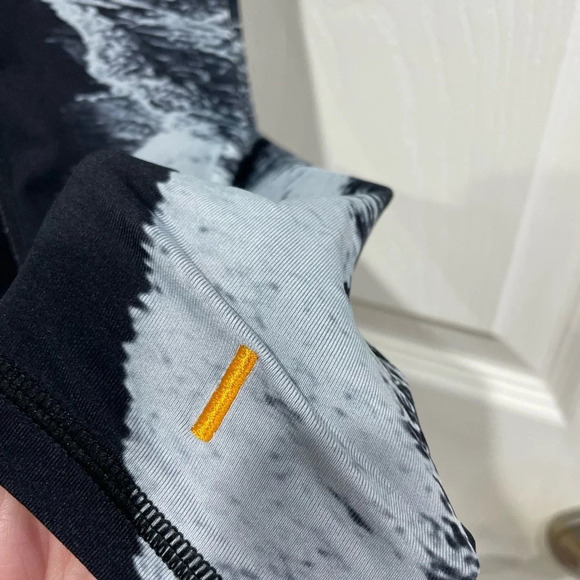 Lucy Leggings for Yoga or Pilates White and Black Waves Print Size XS GUC - Picture 6 of 7